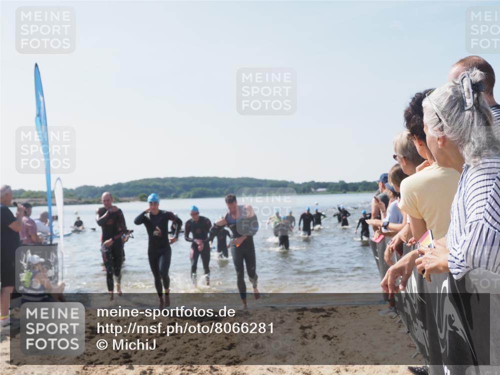 22.06.2025 - Viking Triathlon MichiJ http://msf.ph/oto/8066281 22.06.2025 10:33:47 Schwimmen 5, 50, 75, 149, 184, 229, 242, 255, 304, 348, 349, 438, 457 meine-sportfotos.de