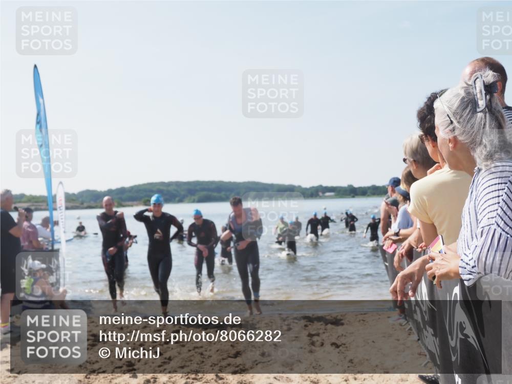22.06.2025 - Viking Triathlon MichiJ http://msf.ph/oto/8066282 22.06.2025 10:33:47 Schwimmen 5, 50, 75, 149, 184, 229, 242, 255, 304, 348, 349, 438, 457 meine-sportfotos.de