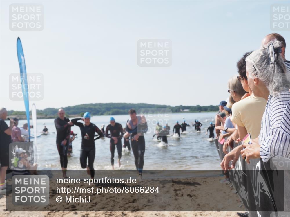 22.06.2025 - Viking Triathlon MichiJ http://msf.ph/oto/8066284 22.06.2025 10:33:47 Schwimmen 5, 50, 75, 149, 184, 229, 242, 255, 304, 348, 349, 438, 457 meine-sportfotos.de