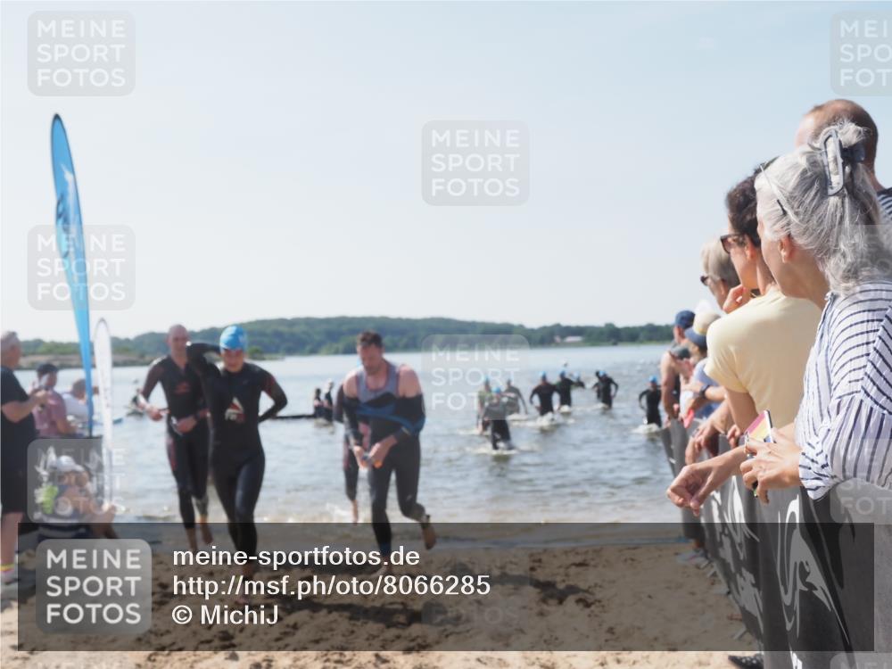 22.06.2025 - Viking Triathlon MichiJ http://msf.ph/oto/8066285 22.06.2025 10:33:47 Schwimmen 5, 50, 75, 149, 184, 229, 242, 255, 304, 348, 349, 438, 457 meine-sportfotos.de