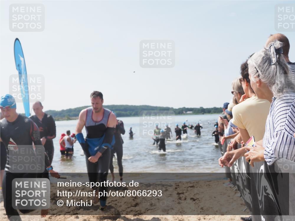22.06.2025 - Viking Triathlon MichiJ http://msf.ph/oto/8066293 22.06.2025 10:33:49 Schwimmen 5, 50, 75, 149, 184, 229, 242, 255, 304, 348, 349, 438, 457, 540 meine-sportfotos.de