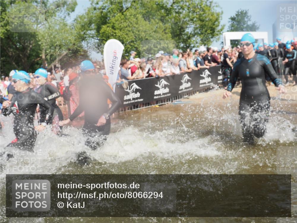 22.06.2025 - Viking Triathlon KatJ http://msf.ph/oto/8066294 22.06.2025 10:06:56 Schwimmen 66, 183, 244, 290, 318, 321, 337, 369, 467, 468, 479, 494, 498, 525, 533 meine-sportfotos.de