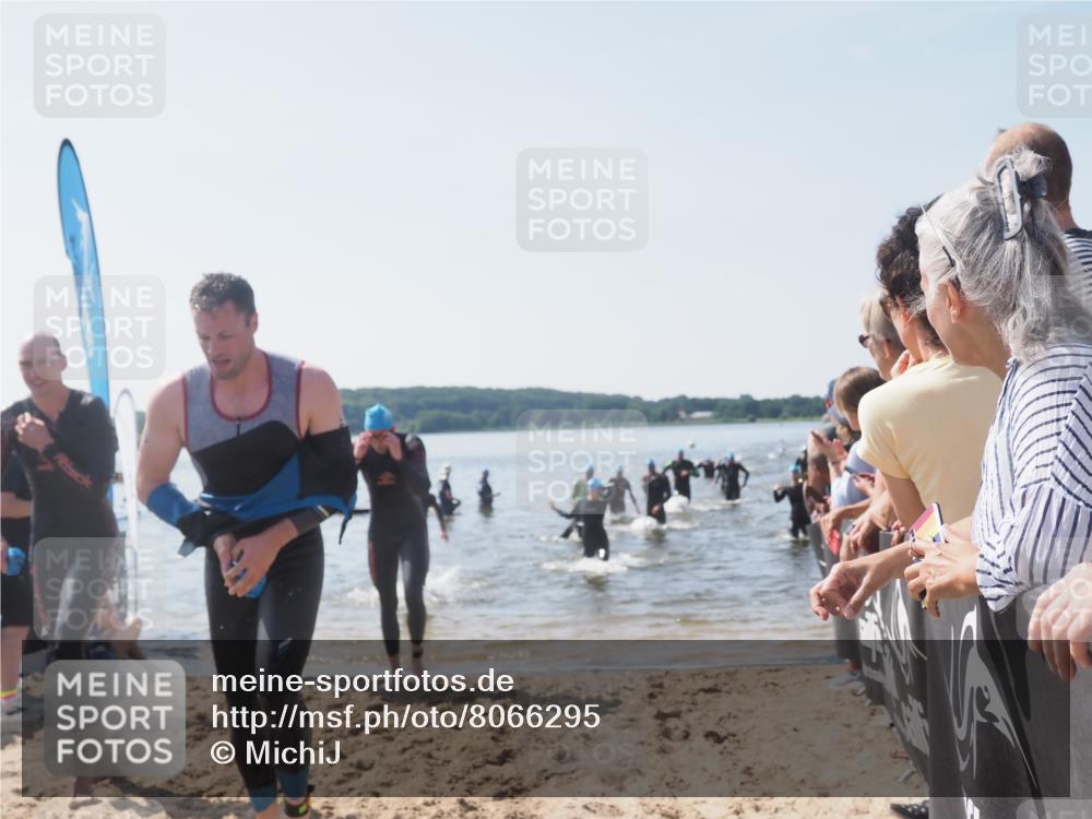 22.06.2025 - Viking Triathlon MichiJ http://msf.ph/oto/8066295 22.06.2025 10:33:49 Schwimmen 5, 50, 75, 149, 184, 229, 242, 255, 304, 348, 349, 438, 457, 540 meine-sportfotos.de