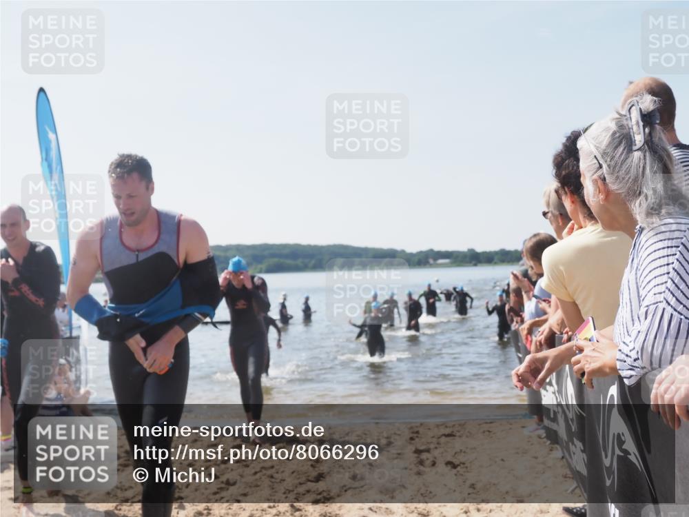 22.06.2025 - Viking Triathlon MichiJ http://msf.ph/oto/8066296 22.06.2025 10:33:49 Schwimmen 5, 50, 75, 149, 184, 229, 242, 255, 304, 348, 349, 438, 457, 540 meine-sportfotos.de