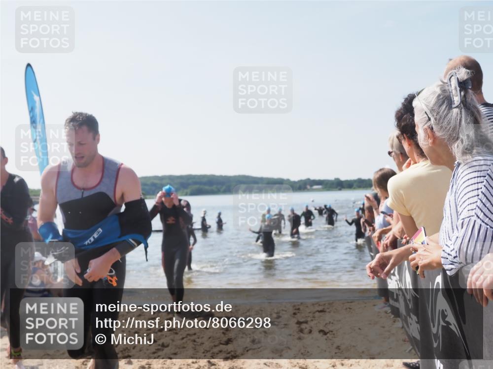 22.06.2025 - Viking Triathlon MichiJ http://msf.ph/oto/8066298 22.06.2025 10:33:49 Schwimmen 5, 50, 75, 149, 184, 229, 242, 255, 304, 348, 349, 438, 457, 540 meine-sportfotos.de