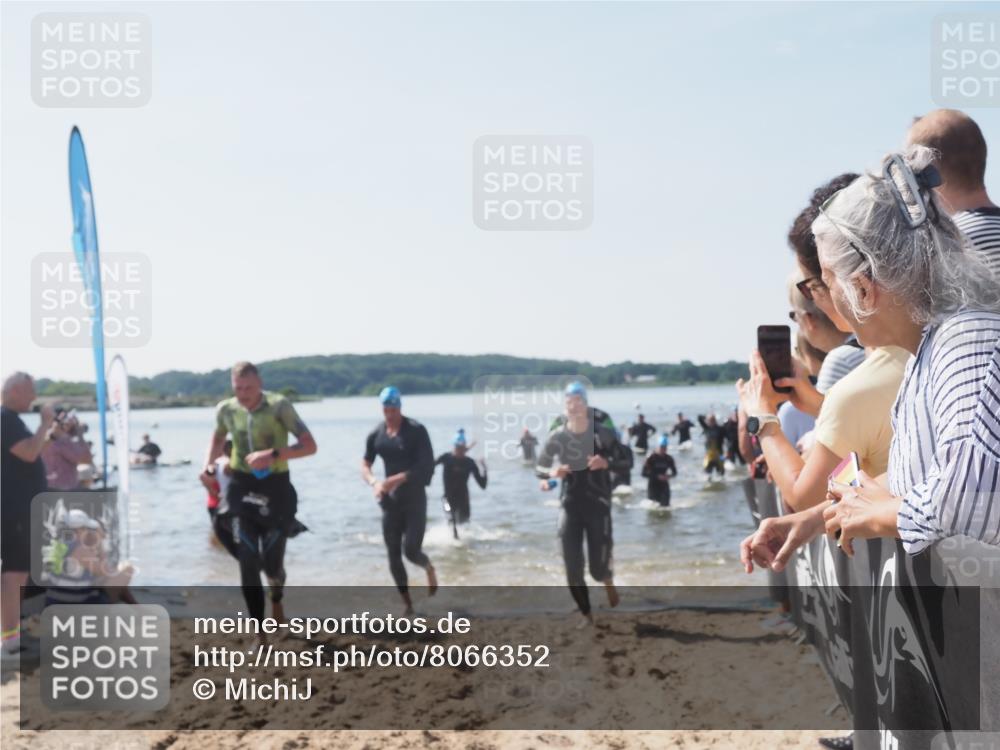 22.06.2025 - Viking Triathlon MichiJ http://msf.ph/oto/8066352 22.06.2025 10:33:59 Schwimmen 50, 70, 75, 184, 229, 242, 349, 429, 438, 478, 532, 540, 618, 635 meine-sportfotos.de