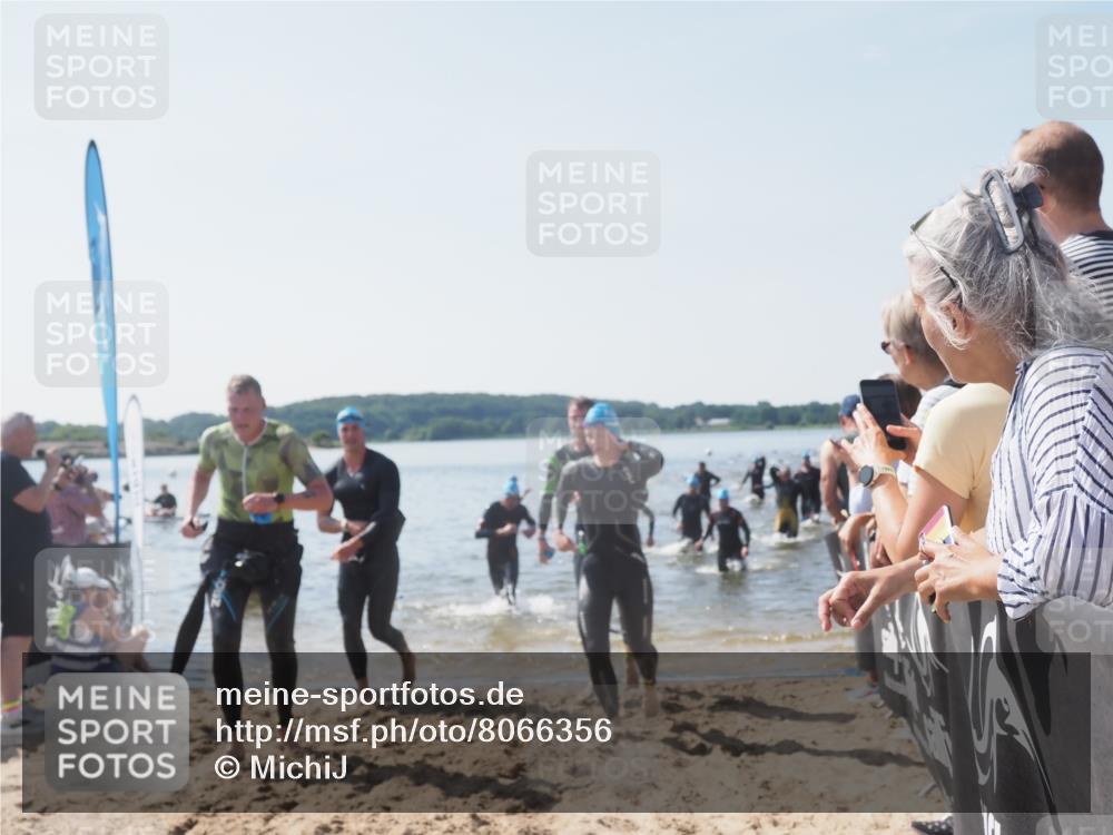 22.06.2025 - Viking Triathlon MichiJ http://msf.ph/oto/8066356 22.06.2025 10:33:59 Schwimmen 50, 70, 75, 184, 229, 242, 349, 429, 438, 478, 532, 540, 618, 635 meine-sportfotos.de