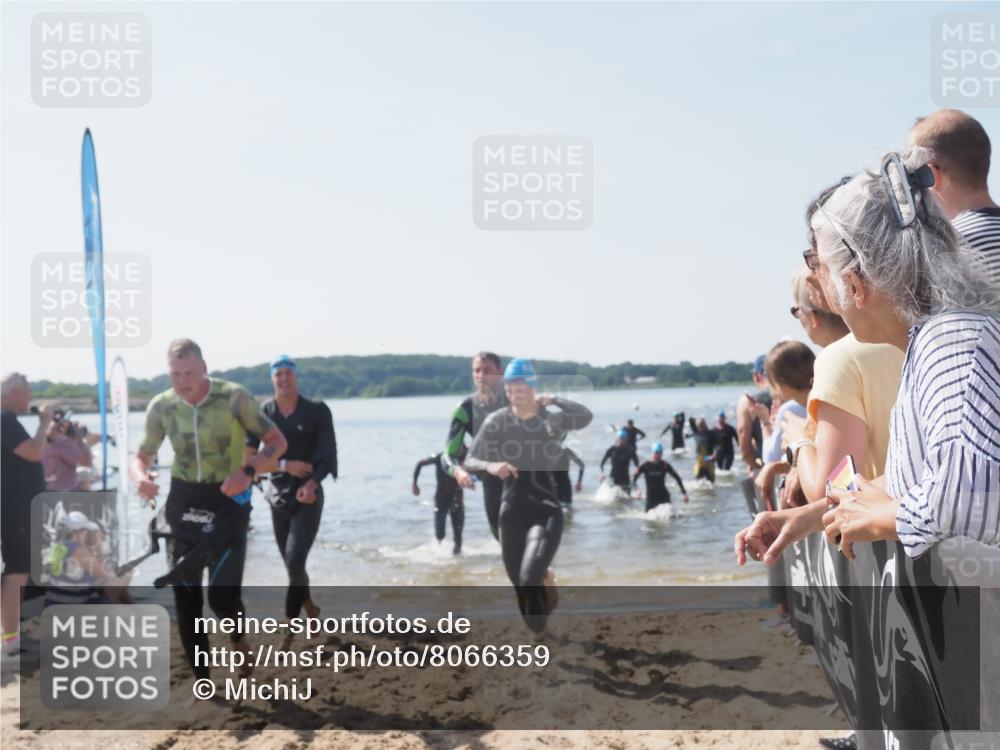 22.06.2025 - Viking Triathlon MichiJ http://msf.ph/oto/8066359 22.06.2025 10:34:00 Schwimmen 50, 70, 75, 184, 229, 242, 297, 349, 429, 438, 478, 532, 540, 618, 635 meine-sportfotos.de