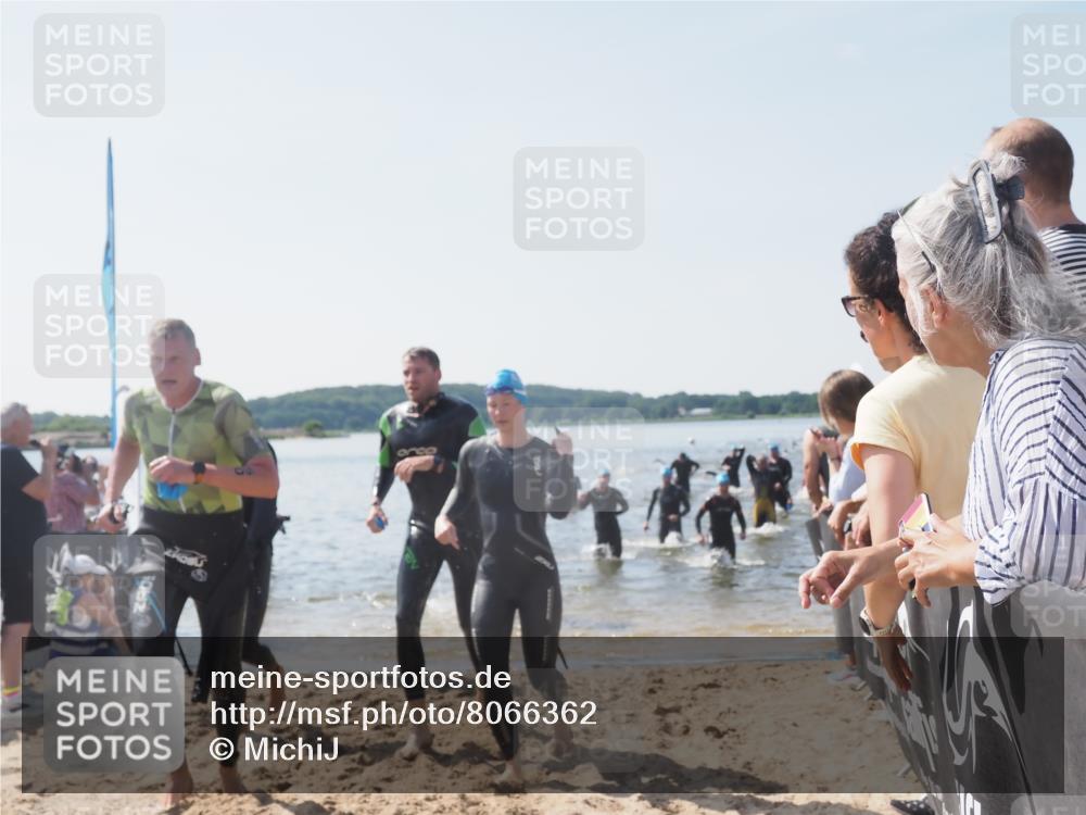 22.06.2025 - Viking Triathlon MichiJ http://msf.ph/oto/8066362 22.06.2025 10:34:00 Schwimmen 50, 70, 75, 184, 229, 242, 297, 349, 429, 438, 478, 532, 540, 618, 635 meine-sportfotos.de