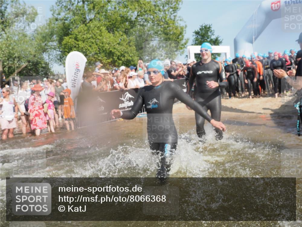 22.06.2025 - Viking Triathlon KatJ http://msf.ph/oto/8066368 22.06.2025 10:07:01 Schwimmen 64, 183, 244, 321, 328, 369, 431, 467, 468, 479, 494, 498, 533, 631, 649 meine-sportfotos.de
