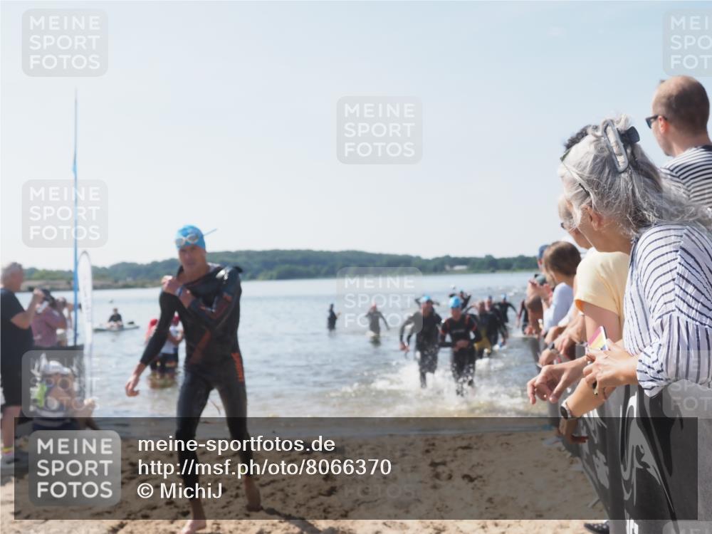 22.06.2025 - Viking Triathlon MichiJ http://msf.ph/oto/8066370 22.06.2025 10:34:03 Schwimmen 46, 70, 75, 184, 297, 349, 429, 478, 532, 540, 618, 635 meine-sportfotos.de
