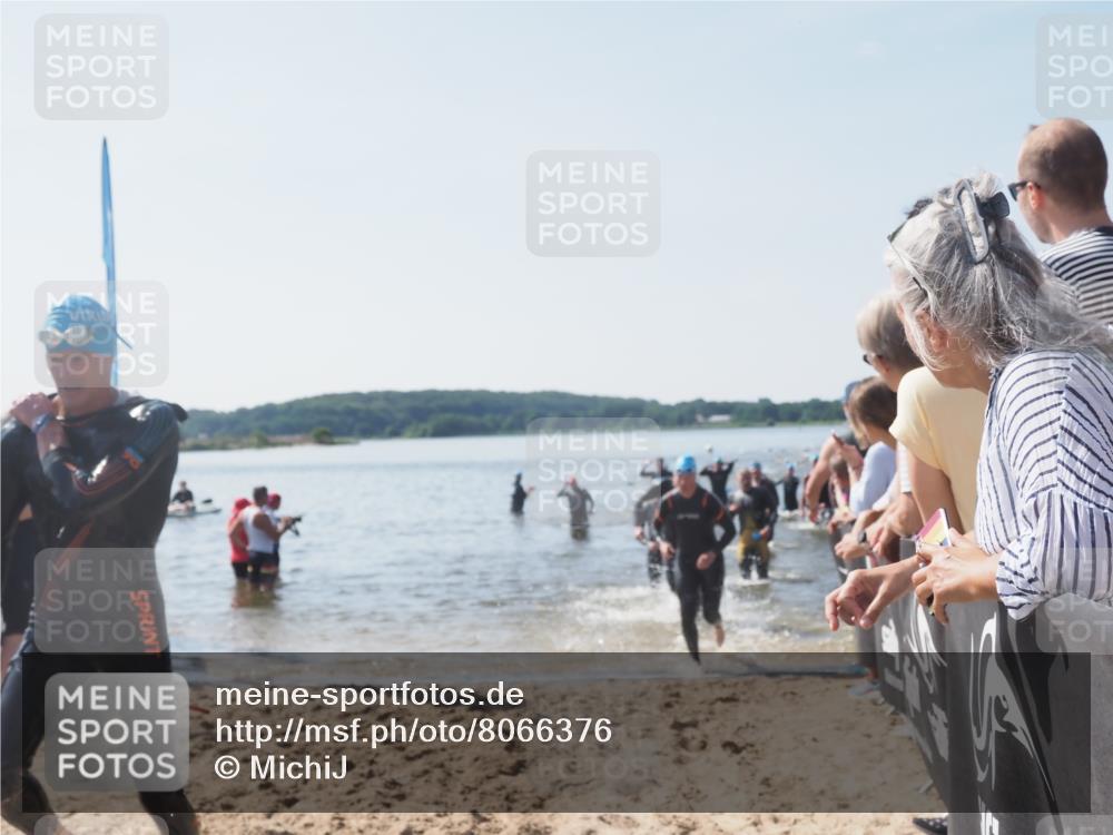 22.06.2025 - Viking Triathlon MichiJ http://msf.ph/oto/8066376 22.06.2025 10:34:04 Schwimmen 46, 70, 75, 184, 297, 349, 429, 478, 532, 540, 618, 635 meine-sportfotos.de
