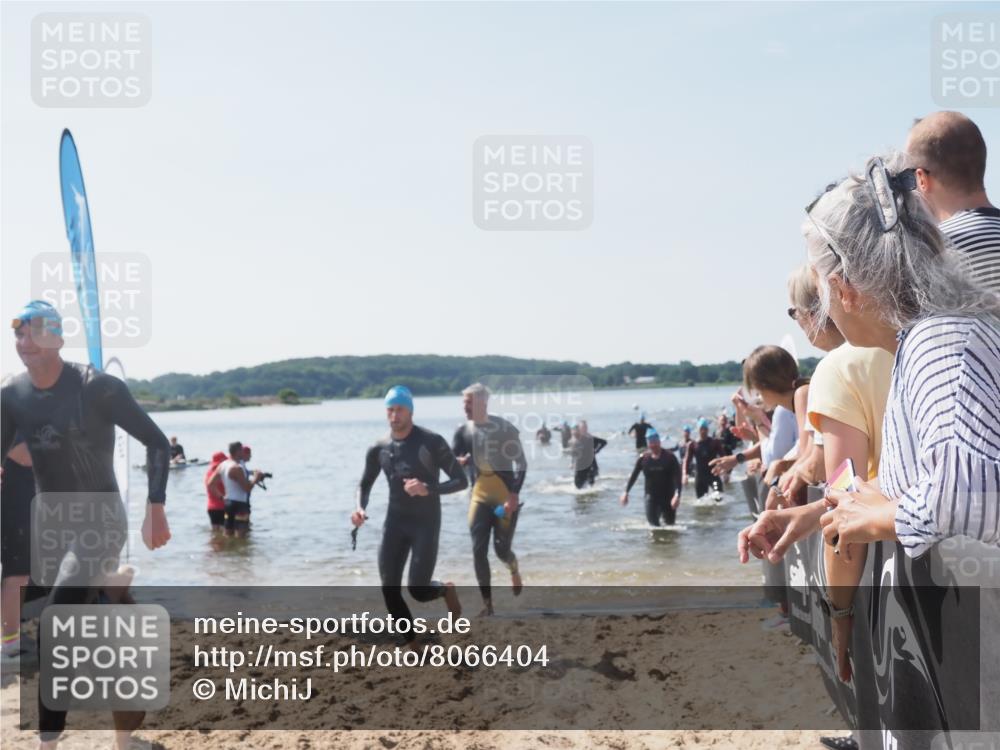 22.06.2025 - Viking Triathlon MichiJ http://msf.ph/oto/8066404 22.06.2025 10:34:08 Schwimmen 46, 70, 75, 297, 429, 478, 527, 532, 540, 618, 635 meine-sportfotos.de