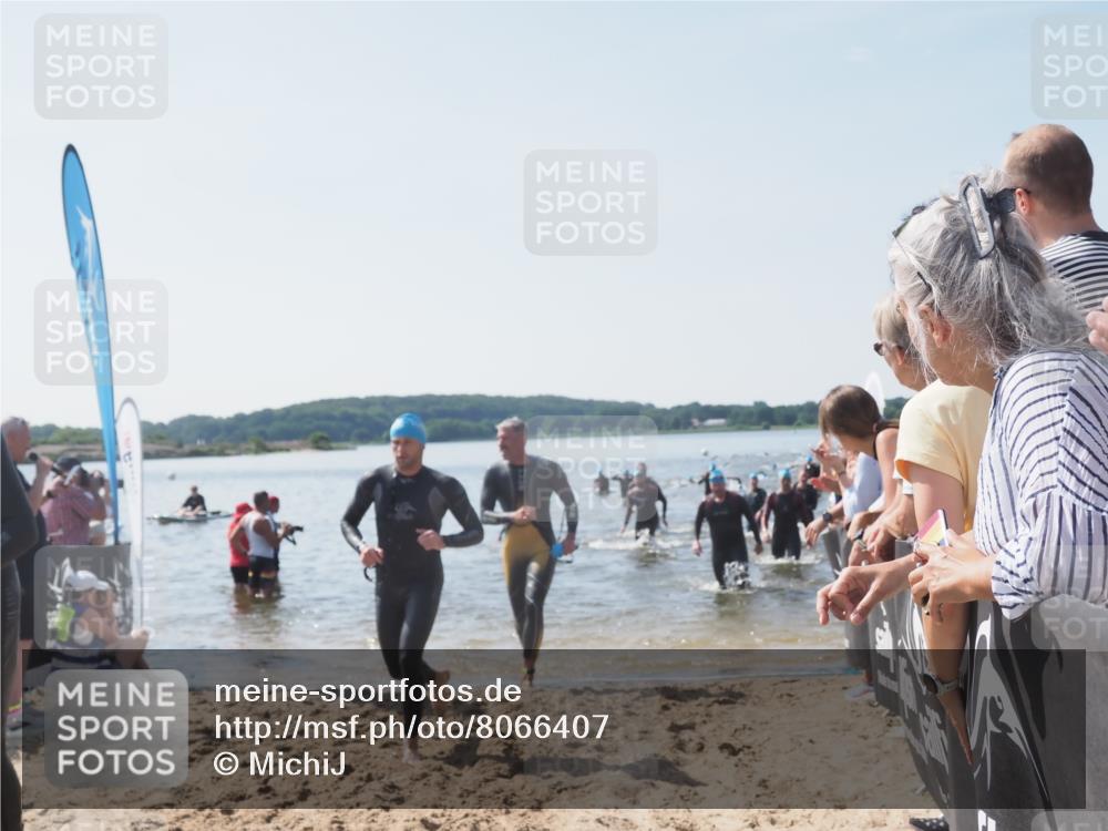22.06.2025 - Viking Triathlon MichiJ http://msf.ph/oto/8066407 22.06.2025 10:34:08 Schwimmen 46, 70, 75, 297, 429, 478, 527, 532, 540, 618, 635 meine-sportfotos.de