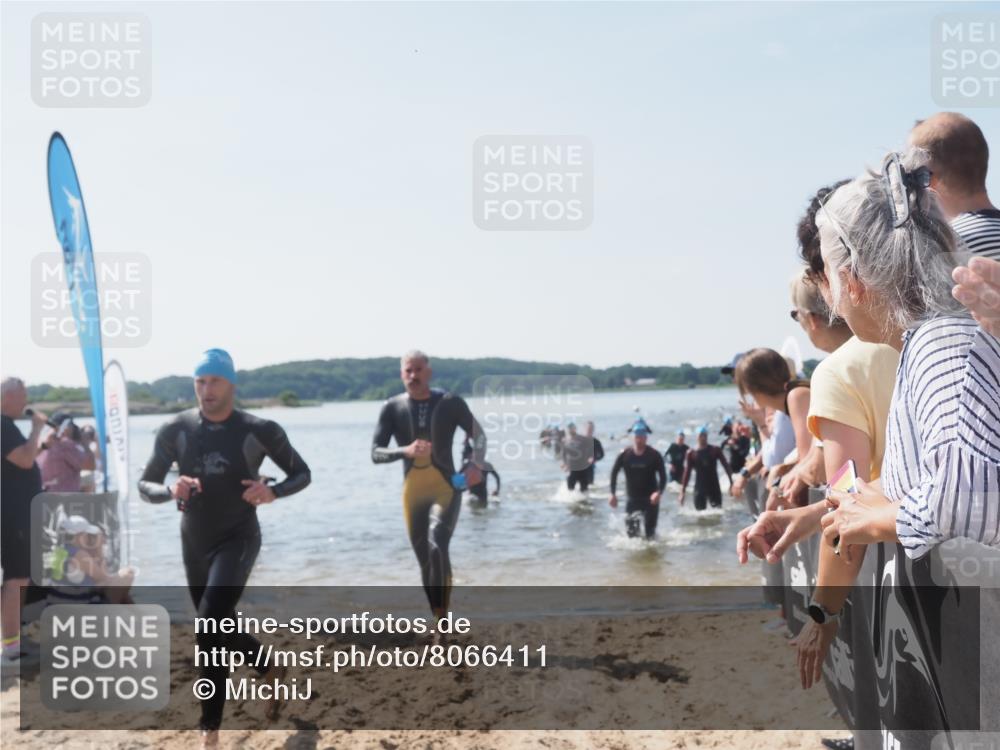22.06.2025 - Viking Triathlon MichiJ http://msf.ph/oto/8066411 22.06.2025 10:34:09 Schwimmen 46, 70, 294, 297, 429, 478, 527, 532, 540, 618, 635 meine-sportfotos.de