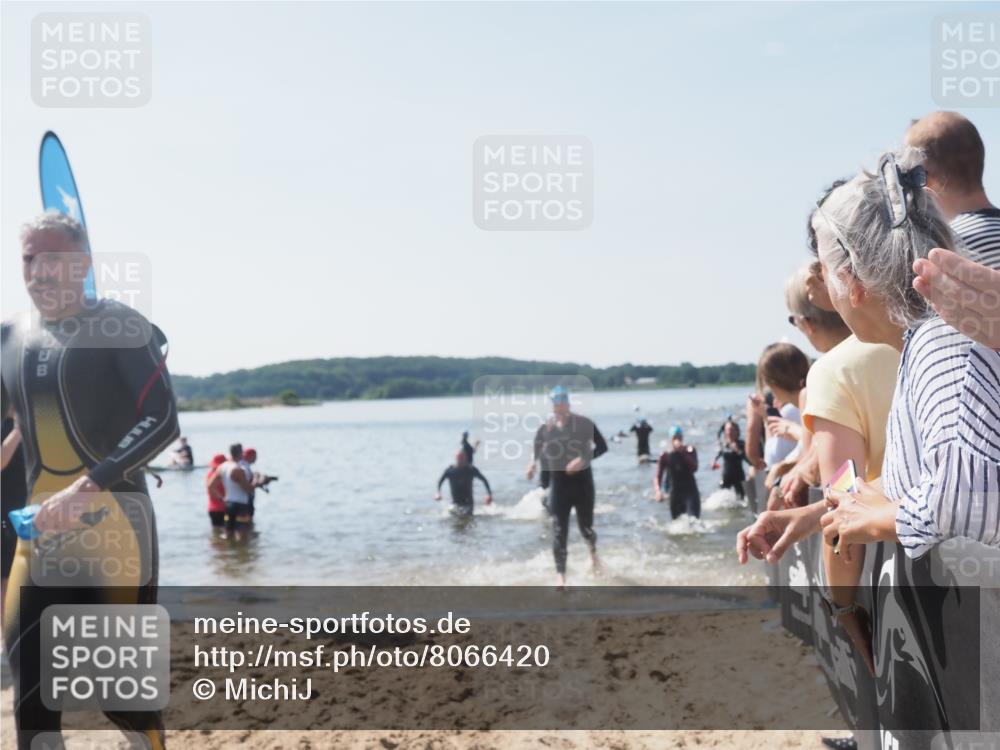 22.06.2025 - Viking Triathlon MichiJ http://msf.ph/oto/8066420 22.06.2025 10:34:10 Schwimmen 46, 70, 294, 297, 429, 478, 527, 532, 540, 618, 635 meine-sportfotos.de