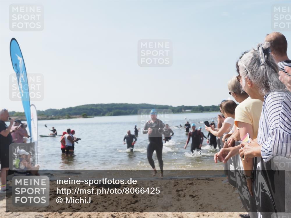 22.06.2025 - Viking Triathlon MichiJ http://msf.ph/oto/8066425 22.06.2025 10:34:11 Schwimmen 46, 70, 294, 297, 429, 478, 527, 532, 618, 635 meine-sportfotos.de