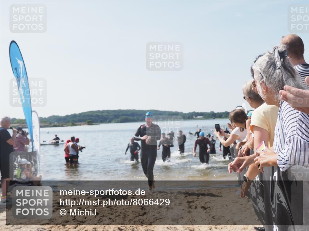 22.06.2025 - Viking Triathlon MichiJ http://msf.ph/oto/8066429 22.06.2025 10:34:12 Schwimmen 46, 70, 294, 297, 429, 486, 527, 532, 618, 635 meine-sportfotos.de