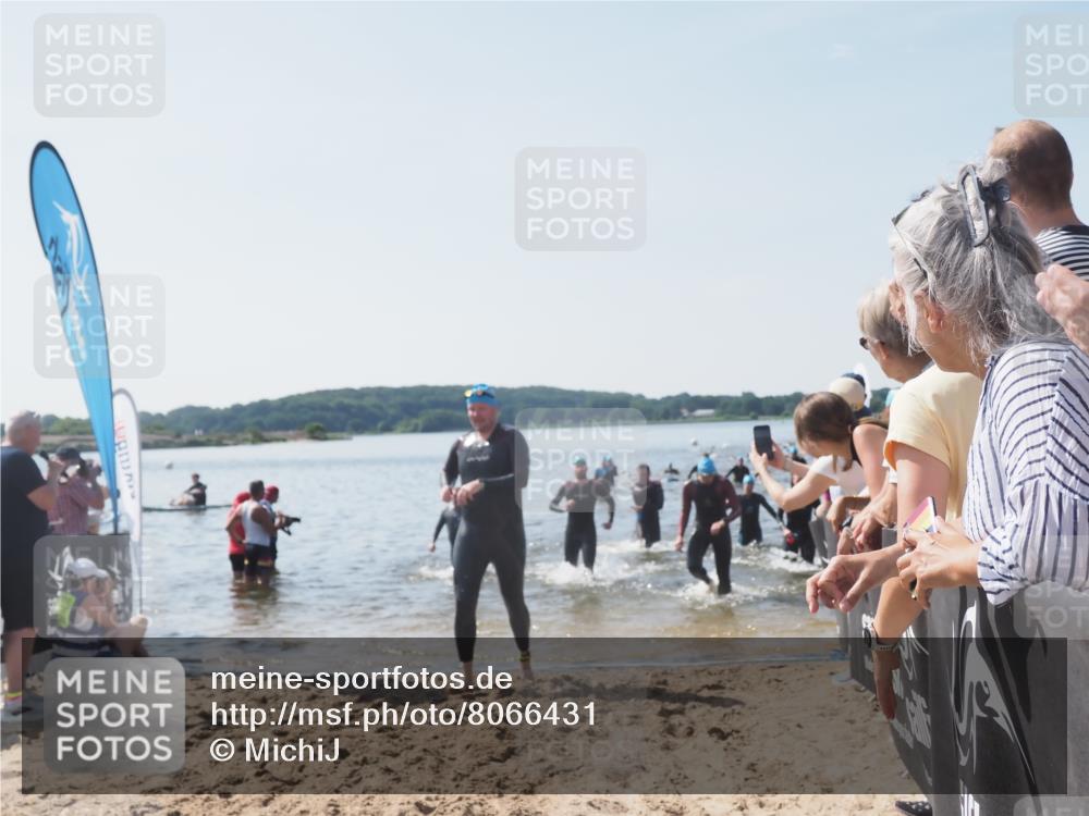 22.06.2025 - Viking Triathlon MichiJ http://msf.ph/oto/8066431 22.06.2025 10:34:12 Schwimmen 46, 70, 294, 297, 429, 486, 527, 532, 618, 635 meine-sportfotos.de