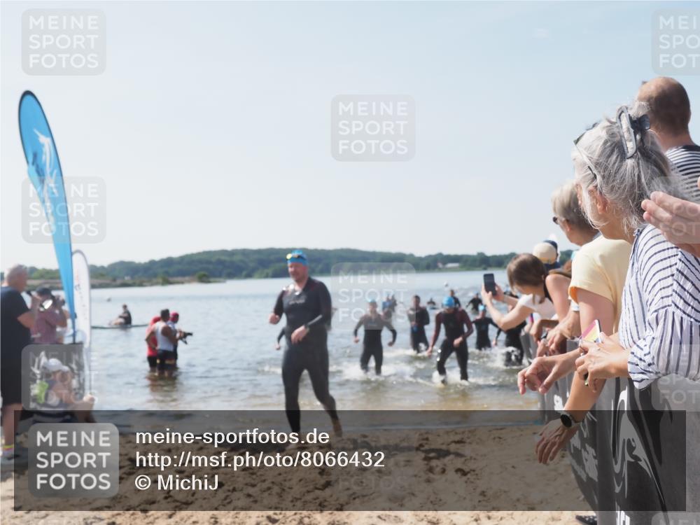 22.06.2025 - Viking Triathlon MichiJ http://msf.ph/oto/8066432 22.06.2025 10:34:12 Schwimmen 46, 70, 294, 297, 429, 486, 527, 532, 618, 635 meine-sportfotos.de
