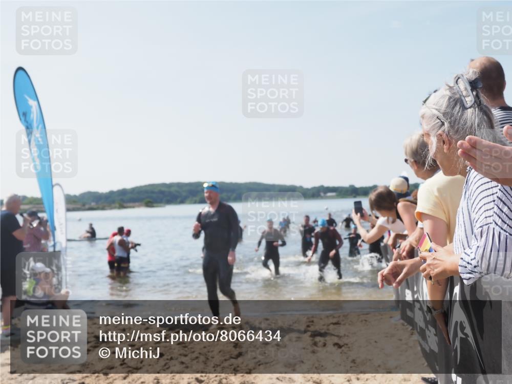22.06.2025 - Viking Triathlon MichiJ http://msf.ph/oto/8066434 22.06.2025 10:34:12 Schwimmen 46, 70, 294, 297, 429, 486, 527, 532, 618, 635 meine-sportfotos.de