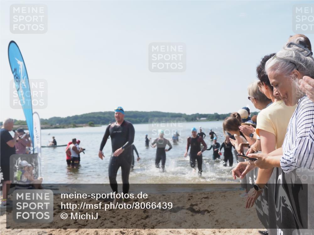 22.06.2025 - Viking Triathlon MichiJ http://msf.ph/oto/8066439 22.06.2025 10:34:13 Schwimmen 46, 70, 294, 297, 429, 486, 527, 532, 618, 635 meine-sportfotos.de