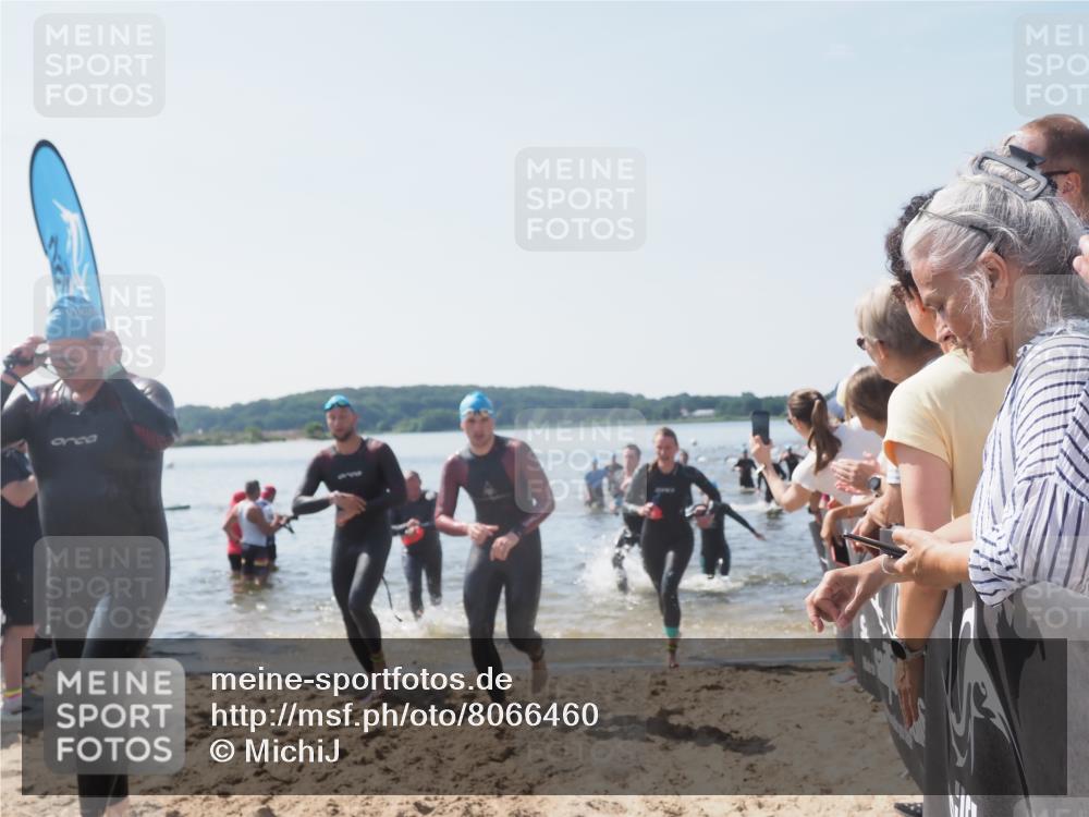 22.06.2025 - Viking Triathlon MichiJ http://msf.ph/oto/8066460 22.06.2025 10:34:16 Schwimmen 46, 70, 294, 297, 429, 486, 520, 527, 618, 635 meine-sportfotos.de