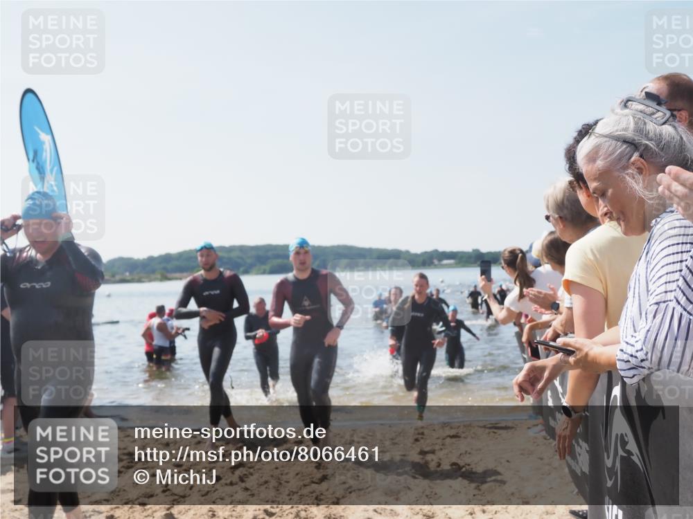 22.06.2025 - Viking Triathlon MichiJ http://msf.ph/oto/8066461 22.06.2025 10:34:16 Schwimmen 46, 70, 294, 297, 429, 486, 520, 527, 618, 635 meine-sportfotos.de