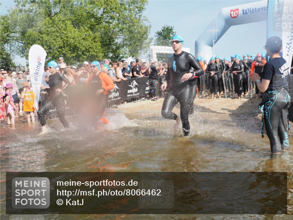 22.06.2025 - Viking Triathlon KatJ http://msf.ph/oto/8066462 22.06.2025 10:07:09 Schwimmen 64, 123, 190, 201, 202, 223, 328, 369, 402, 431, 463, 519, 607, 631, 637, 649 meine-sportfotos.de