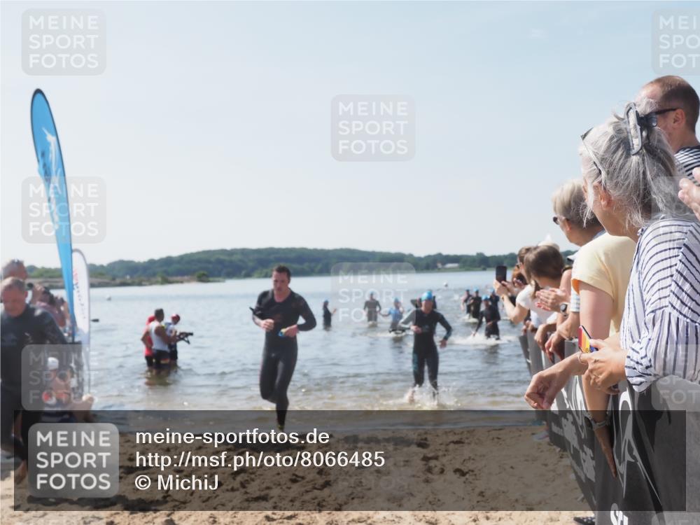 22.06.2025 - Viking Triathlon MichiJ http://msf.ph/oto/8066485 22.06.2025 10:34:19 Schwimmen 46, 294, 297, 306, 430, 486, 520, 527, 618 meine-sportfotos.de