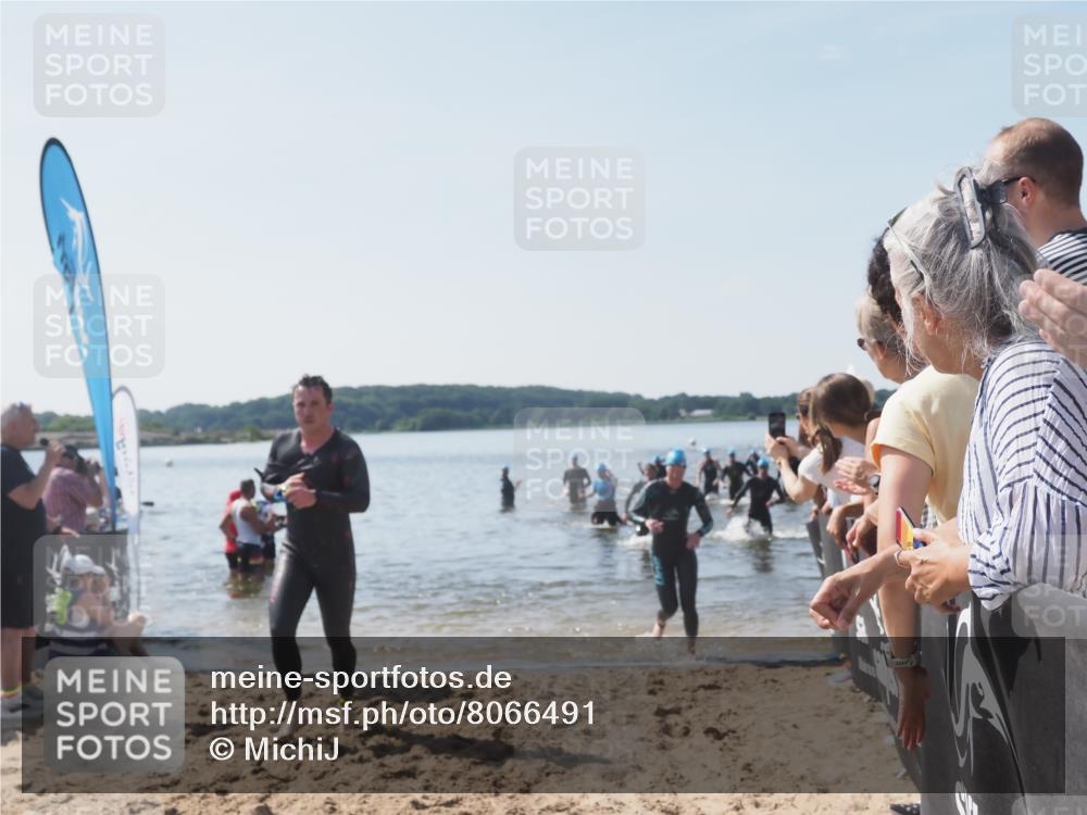 22.06.2025 - Viking Triathlon MichiJ http://msf.ph/oto/8066491 22.06.2025 10:34:20 Schwimmen 46, 294, 297, 306, 366, 430, 486, 520, 527, 618 meine-sportfotos.de