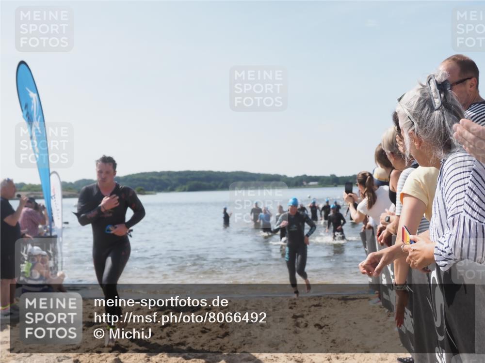 22.06.2025 - Viking Triathlon MichiJ http://msf.ph/oto/8066492 22.06.2025 10:34:21 Schwimmen 46, 294, 297, 306, 366, 430, 486, 520, 527 meine-sportfotos.de