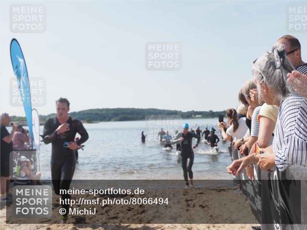 22.06.2025 - Viking Triathlon MichiJ http://msf.ph/oto/8066494 22.06.2025 10:34:21 Schwimmen 46, 294, 297, 306, 366, 430, 486, 520, 527 meine-sportfotos.de