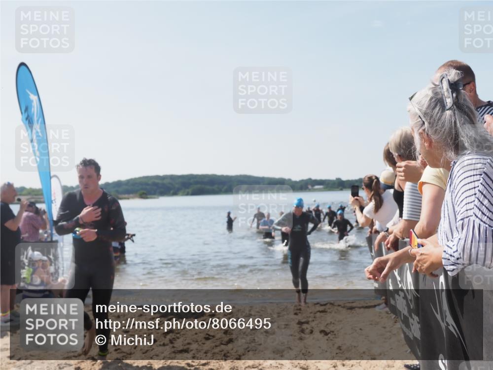 22.06.2025 - Viking Triathlon MichiJ http://msf.ph/oto/8066495 22.06.2025 10:34:21 Schwimmen 46, 294, 297, 306, 366, 430, 486, 520, 527 meine-sportfotos.de