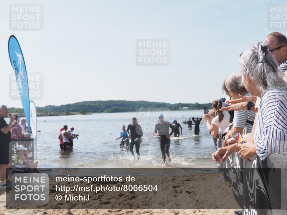 22.06.2025 - Viking Triathlon MichiJ http://msf.ph/oto/8066504 22.06.2025 10:34:26 Schwimmen 294, 306, 366, 430, 486, 520, 527, 546 meine-sportfotos.de