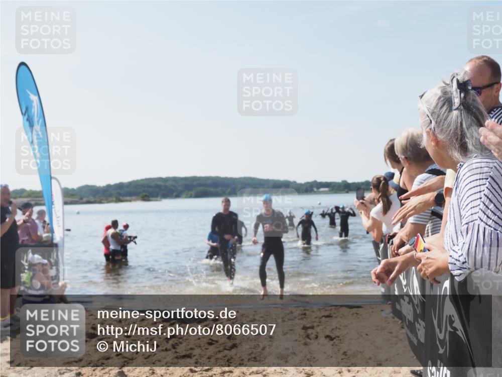 22.06.2025 - Viking Triathlon MichiJ http://msf.ph/oto/8066507 22.06.2025 10:34:26 Schwimmen 294, 306, 366, 430, 486, 520, 527, 546 meine-sportfotos.de