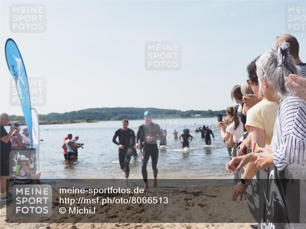 22.06.2025 - Viking Triathlon MichiJ http://msf.ph/oto/8066513 22.06.2025 10:34:27 Schwimmen 294, 306, 341, 366, 430, 486, 520, 527, 546 meine-sportfotos.de