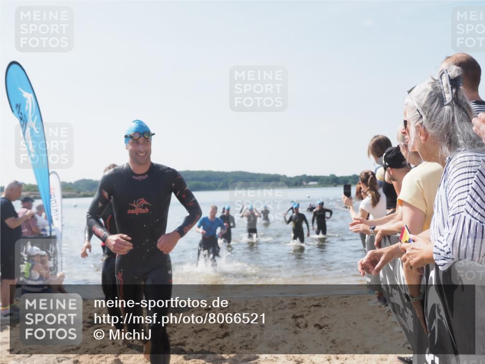22.06.2025 - Viking Triathlon MichiJ http://msf.ph/oto/8066521 22.06.2025 10:34:29 Schwimmen 247, 294, 306, 341, 366, 430, 486, 520, 527, 546 meine-sportfotos.de