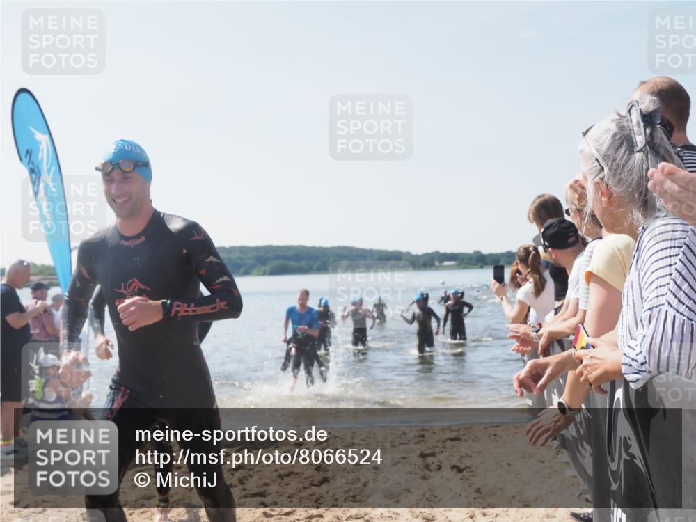 22.06.2025 - Viking Triathlon MichiJ http://msf.ph/oto/8066524 22.06.2025 10:34:29 Schwimmen 247, 294, 306, 341, 366, 430, 486, 520, 527, 546 meine-sportfotos.de