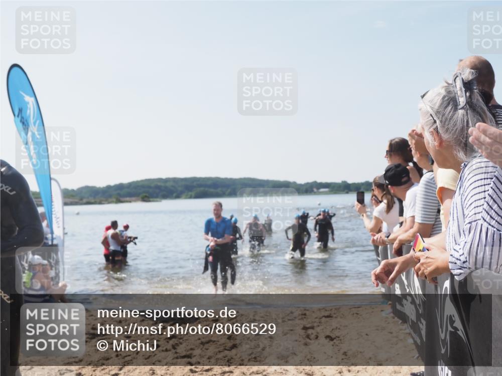 22.06.2025 - Viking Triathlon MichiJ http://msf.ph/oto/8066529 22.06.2025 10:34:30 Schwimmen 247, 294, 306, 341, 366, 430, 486, 520, 546 meine-sportfotos.de