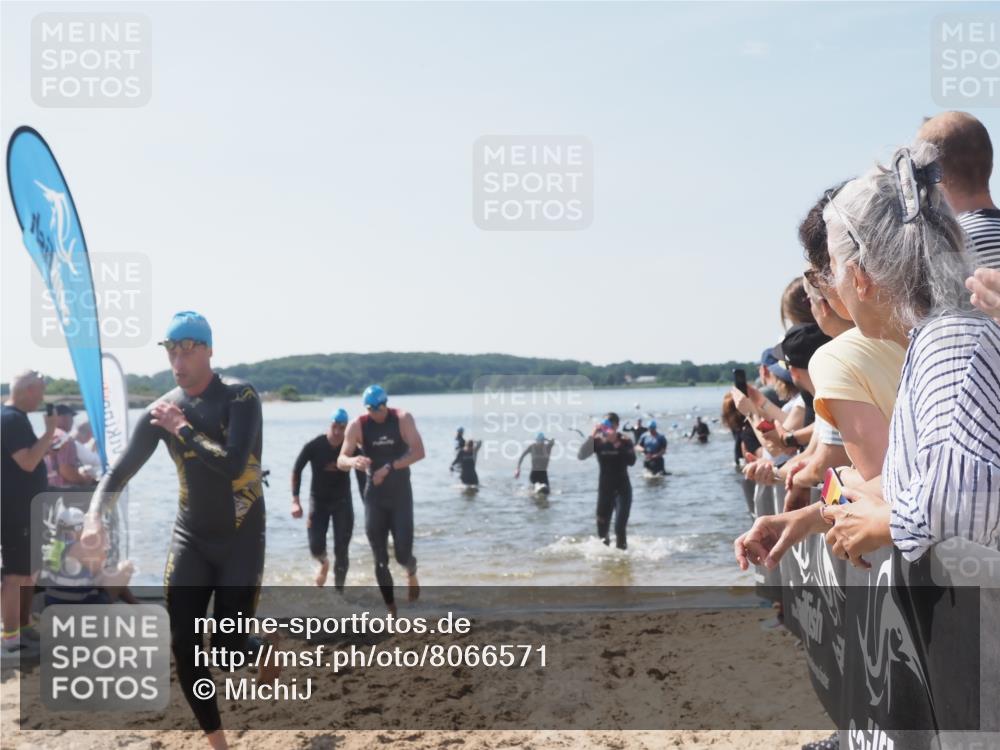 22.06.2025 - Viking Triathlon MichiJ http://msf.ph/oto/8066571 22.06.2025 10:34:36 Schwimmen 114, 247, 284, 306, 323, 341, 366, 430, 520, 546, 550 meine-sportfotos.de