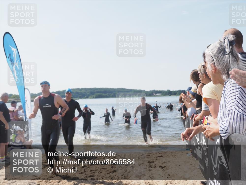 22.06.2025 - Viking Triathlon MichiJ http://msf.ph/oto/8066584 22.06.2025 10:34:38 Schwimmen 77, 114, 247, 284, 306, 323, 341, 366, 430, 546, 550 meine-sportfotos.de