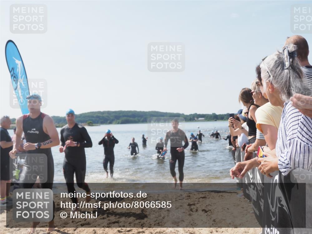 22.06.2025 - Viking Triathlon MichiJ http://msf.ph/oto/8066585 22.06.2025 10:34:38 Schwimmen 77, 114, 247, 284, 306, 323, 341, 366, 430, 546, 550 meine-sportfotos.de
