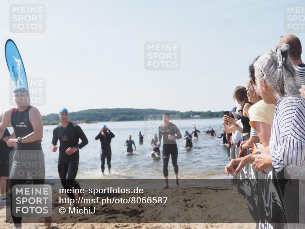 22.06.2025 - Viking Triathlon MichiJ http://msf.ph/oto/8066587 22.06.2025 10:34:38 Schwimmen 77, 114, 247, 284, 306, 323, 341, 366, 430, 546, 550 meine-sportfotos.de