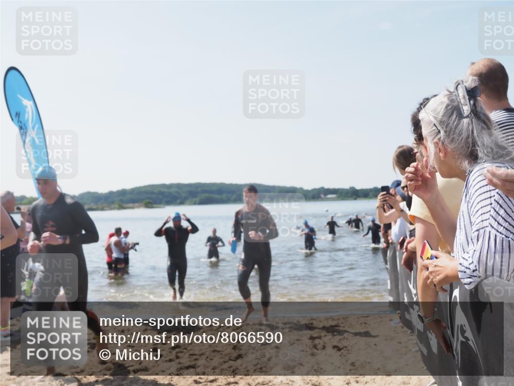 22.06.2025 - Viking Triathlon MichiJ http://msf.ph/oto/8066590 22.06.2025 10:34:39 Schwimmen 77, 114, 247, 284, 306, 323, 341, 366, 430, 546, 550 meine-sportfotos.de