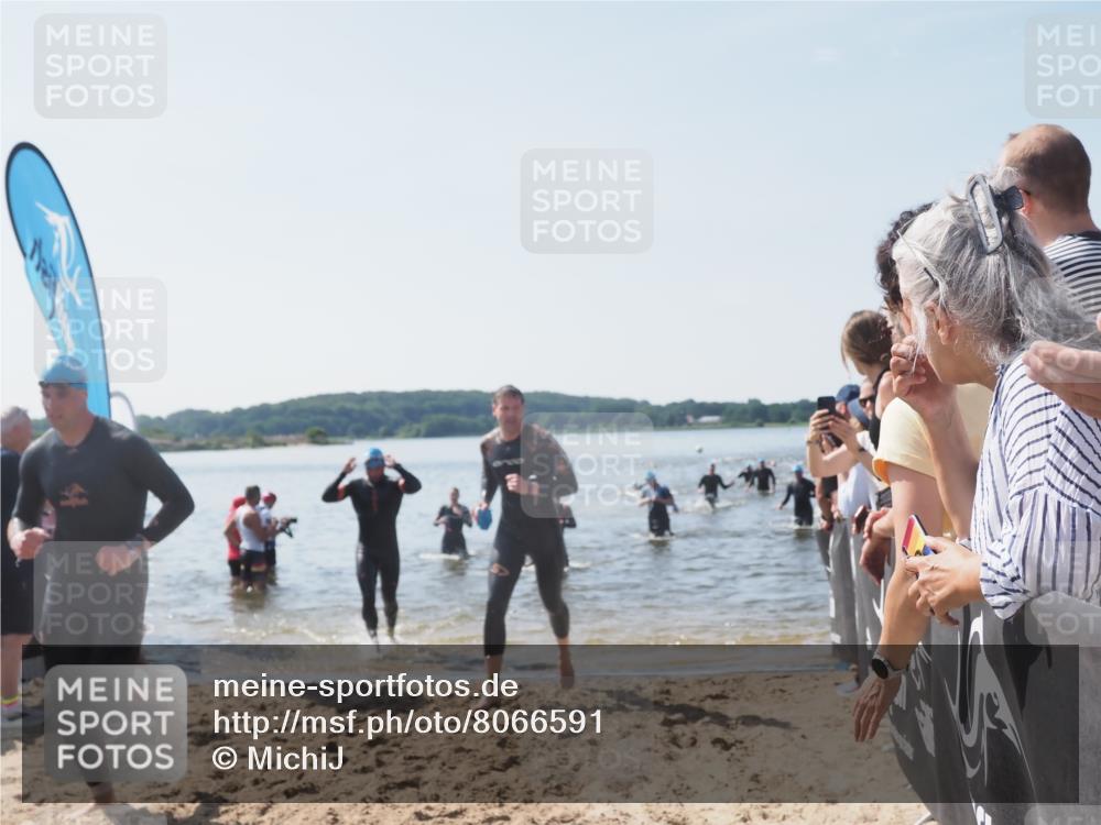 22.06.2025 - Viking Triathlon MichiJ http://msf.ph/oto/8066591 22.06.2025 10:34:39 Schwimmen 77, 114, 247, 284, 306, 323, 341, 366, 430, 546, 550 meine-sportfotos.de