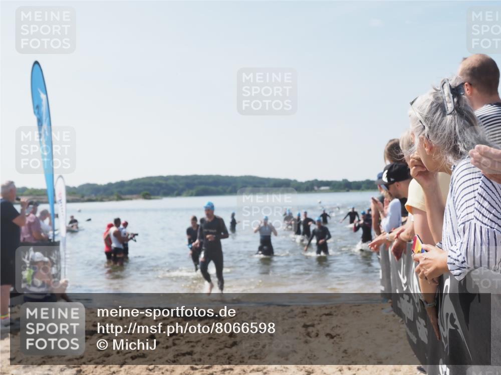22.06.2025 - Viking Triathlon MichiJ http://msf.ph/oto/8066598 22.06.2025 10:34:44 Schwimmen 77, 114, 161, 247, 284, 323, 341, 434, 550 meine-sportfotos.de