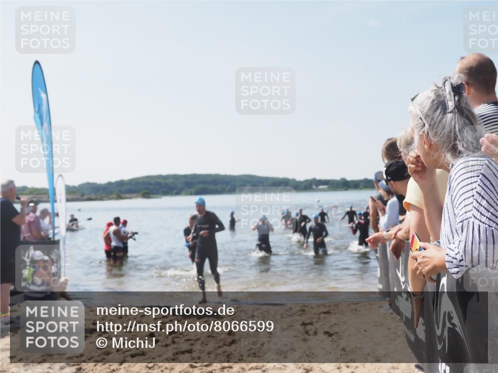 22.06.2025 - Viking Triathlon MichiJ http://msf.ph/oto/8066599 22.06.2025 10:34:44 Schwimmen 77, 114, 161, 247, 284, 323, 341, 434, 550 meine-sportfotos.de