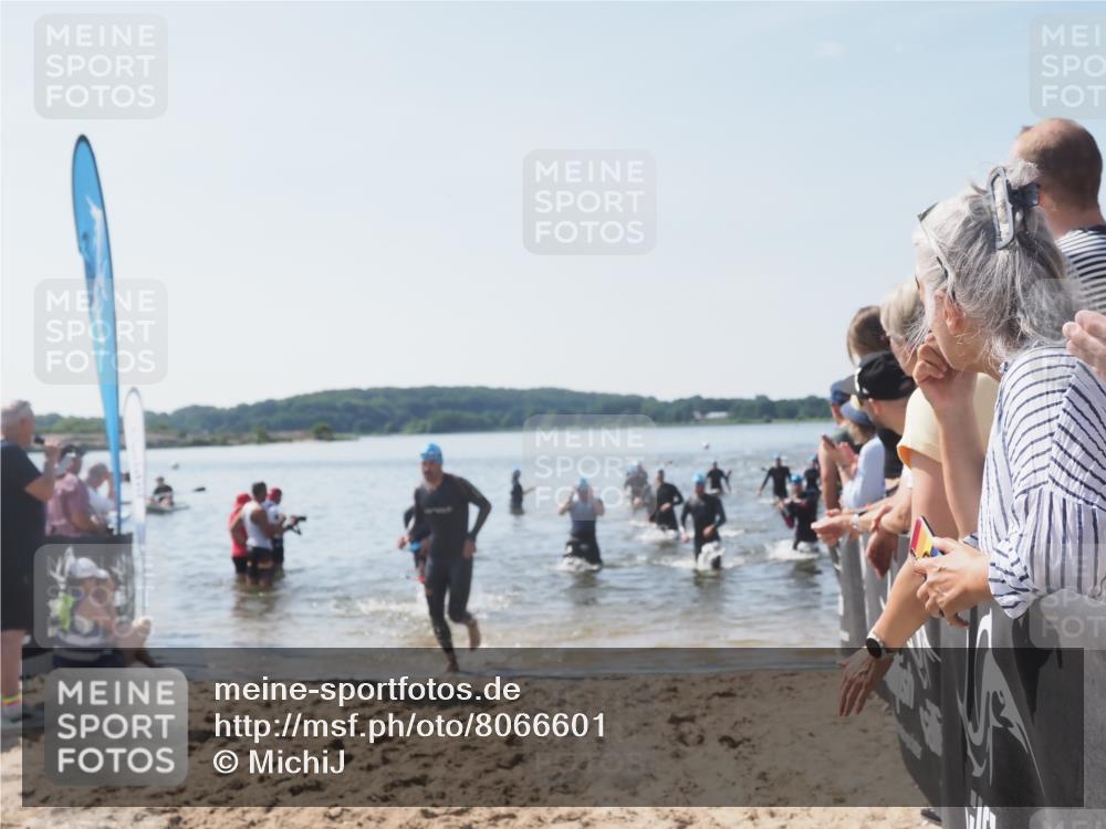 22.06.2025 - Viking Triathlon MichiJ http://msf.ph/oto/8066601 22.06.2025 10:34:44 Schwimmen 77, 114, 161, 247, 284, 323, 341, 434, 550 meine-sportfotos.de