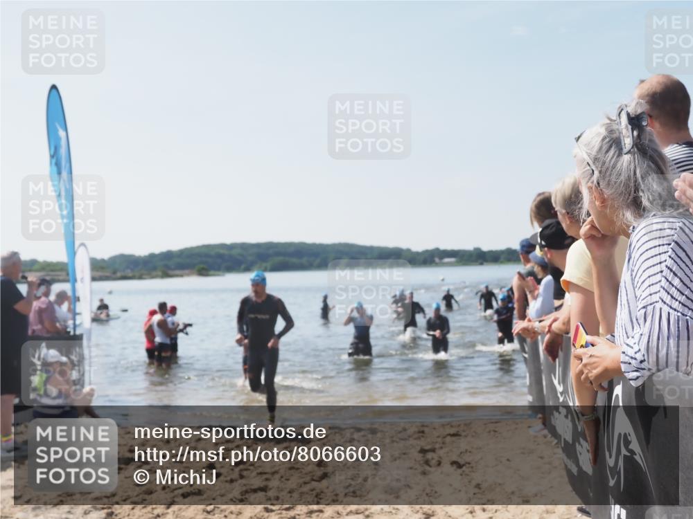 22.06.2025 - Viking Triathlon MichiJ http://msf.ph/oto/8066603 22.06.2025 10:34:45 Schwimmen 17, 43, 77, 114, 161, 247, 284, 323, 341, 434, 550 meine-sportfotos.de